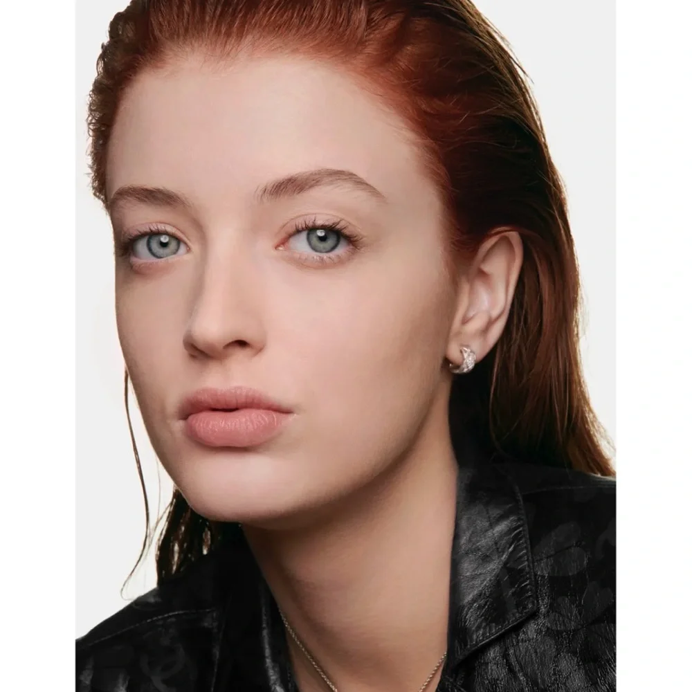 - CHANEL ultra Le taint foundation # BR 22 New
